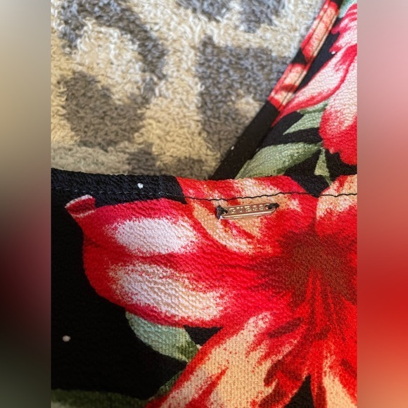 M Guess Crop Top Red Lily Flower - Picture 12 of 16